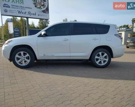 Білий Тойота RAV4 EV, об'ємом двигуна 0 л та пробігом 180 тис. км за 11700 $, фото 8 на Automoto.ua