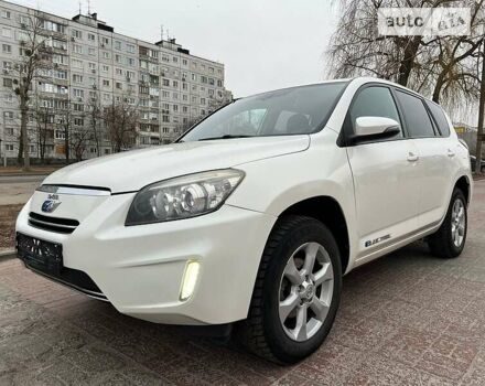 Білий Тойота RAV4 EV, об'ємом двигуна 0 л та пробігом 147 тис. км за 13900 $, фото 1 на Automoto.ua