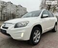 Білий Тойота RAV4 EV, об'ємом двигуна 0 л та пробігом 147 тис. км за 13900 $, фото 1 на Automoto.ua