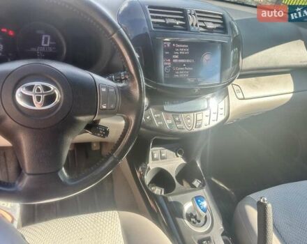 Белый Тойота RAV4 EV, объемом двигателя 0 л и пробегом 208 тыс. км за 9500 $, фото 6 на Automoto.ua