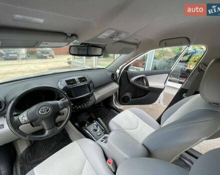 Белый Тойота RAV4 EV, объемом двигателя 0 л и пробегом 99 тыс. км за 11900 $, фото 10 на Automoto.ua