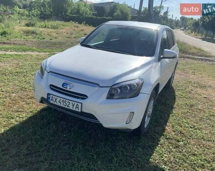 Белый Тойота RAV4 EV, объемом двигателя 0 л и пробегом 196 тыс. км за 9950 $, фото 3 на Automoto.ua