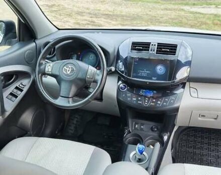Білий Тойота RAV4 EV, об'ємом двигуна 0 л та пробігом 117 тис. км за 9300 $, фото 9 на Automoto.ua