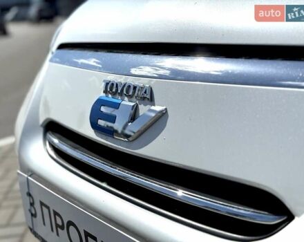 Белый Тойота RAV4 EV, объемом двигателя 0 л и пробегом 205 тыс. км за 9200 $, фото 8 на Automoto.ua