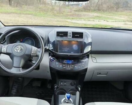 Білий Тойота RAV4 EV, об'ємом двигуна 0 л та пробігом 117 тис. км за 9300 $, фото 13 на Automoto.ua