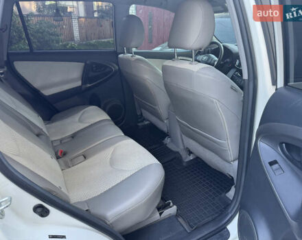 Тойота RAV4 EV 2013 в Житомире на Automoto.ua Белый Тойота RAV4 EV, объемом двигателя 0 л и пробегом 158 тыс. км за 10400 $, фото 13 на Automoto.ua