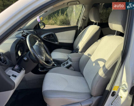 Белый Тойота RAV4 EV, объемом двигателя 0 л и пробегом 159 тыс. км за 10900 $, фото 4 на Automoto.ua