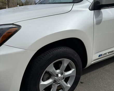 Белый Тойота RAV4 EV, объемом двигателя 0 л и пробегом 157 тыс. км за 10700 $, фото 7 на Automoto.ua
