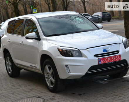 Белый Тойота RAV4 EV, объемом двигателя 0 л и пробегом 99 тыс. км за 13500 $, фото 3 на Automoto.ua