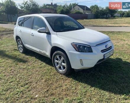 Белый Тойота RAV4 EV, объемом двигателя 0 л и пробегом 196 тыс. км за 9950 $, фото 5 на Automoto.ua