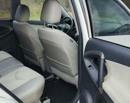 Білий Тойота RAV4 EV, об'ємом двигуна 0 л та пробігом 117 тис. км за 9300 $, фото 11 на Automoto.ua