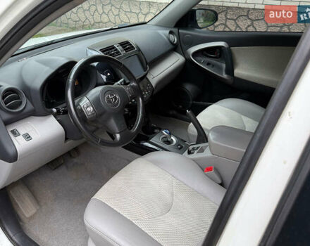 Белый Тойота RAV4 EV, объемом двигателя 0 л и пробегом 109 тыс. км за 10700 $, фото 8 на Automoto.ua