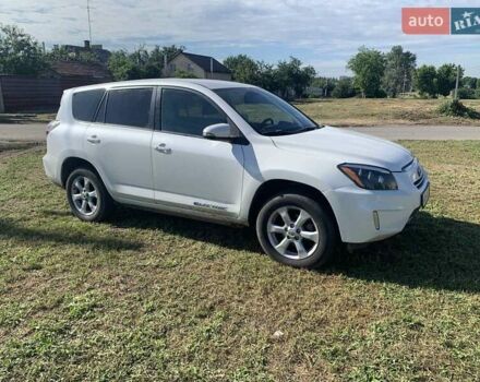 Белый Тойота RAV4 EV, объемом двигателя 0 л и пробегом 196 тыс. км за 9950 $, фото 6 на Automoto.ua