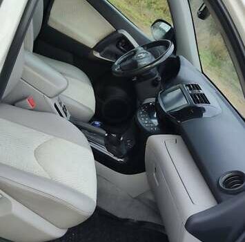 Білий Тойота RAV4 EV, об'ємом двигуна 0 л та пробігом 117 тис. км за 9300 $, фото 12 на Automoto.ua