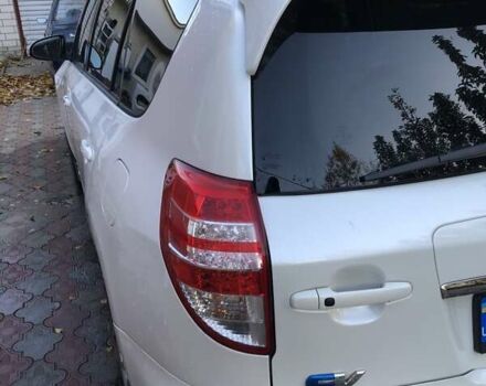 Білий Тойота RAV4 EV, об'ємом двигуна 0 л та пробігом 152 тис. км за 11400 $, фото 2 на Automoto.ua