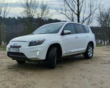 Білий Тойота RAV4 EV, об'ємом двигуна 0 л та пробігом 117 тис. км за 9300 $, фото 6 на Automoto.ua