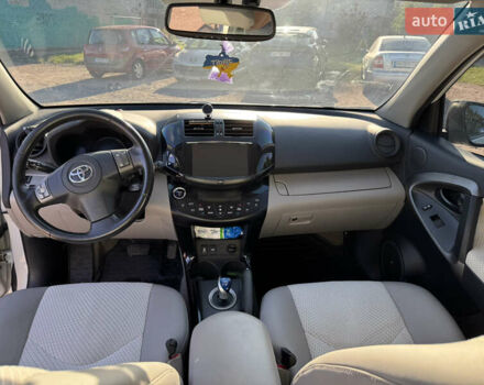 Тойота RAV4 EV 2013 в Житомире на Automoto.ua Белый Тойота RAV4 EV, объемом двигателя 0 л и пробегом 158 тыс. км за 10400 $, фото 22 на Automoto.ua