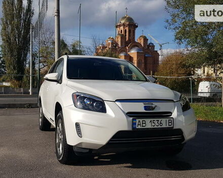 Белый Тойота RAV4 EV, объемом двигателя 0 л и пробегом 134 тыс. км за 16100 $, фото 4 на Automoto.ua