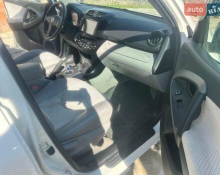 Белый Тойота RAV4 EV, объемом двигателя 0 л и пробегом 208 тыс. км за 9500 $, фото 8 на Automoto.ua