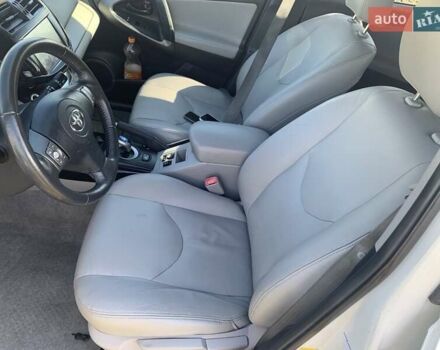 Белый Тойота RAV4 EV, объемом двигателя 0 л и пробегом 196 тыс. км за 9950 $, фото 14 на Automoto.ua