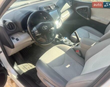 Белый Тойота RAV4 EV, объемом двигателя 0 л и пробегом 208 тыс. км за 9500 $, фото 5 на Automoto.ua
