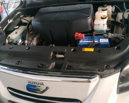 Белый Тойота RAV4 EV, объемом двигателя 0 л и пробегом 99 тыс. км за 11900 $, фото 16 на Automoto.ua