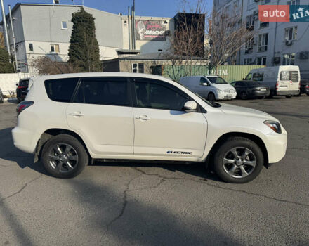 Белый Тойота RAV4 EV, объемом двигателя 0 л и пробегом 183 тыс. км за 12000 $, фото 3 на Automoto.ua