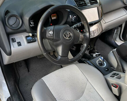 Тойота RAV4 EV 2014 в Владимирце на Automoto.ua Белый Тойота RAV4 EV, объемом двигателя 0 л и пробегом 180 тыс. км за 10000 $, фото 5 на Automoto.ua
