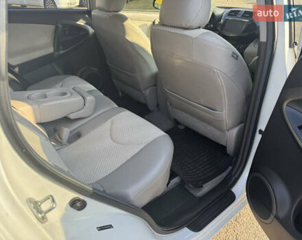 Белый Тойота RAV4 EV, объемом двигателя 0 л и пробегом 183 тыс. км за 12000 $, фото 13 на Automoto.ua