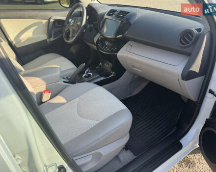 Белый Тойота RAV4 EV, объемом двигателя 0 л и пробегом 183 тыс. км за 12000 $, фото 14 на Automoto.ua