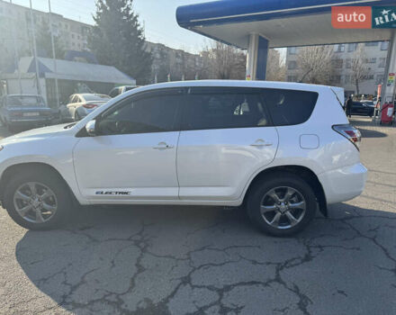 Белый Тойота RAV4 EV, объемом двигателя 0 л и пробегом 183 тыс. км за 12000 $, фото 7 на Automoto.ua