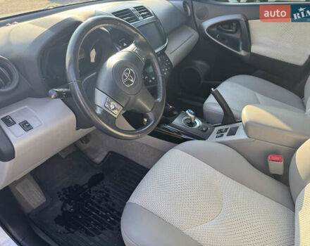 Белый Тойота RAV4 EV, объемом двигателя 0 л и пробегом 183 тыс. км за 12000 $, фото 10 на Automoto.ua