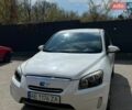 Белый Тойота RAV4 EV, объемом двигателя 0 л и пробегом 221 тыс. км за 11600 $, фото 1 на Automoto.ua