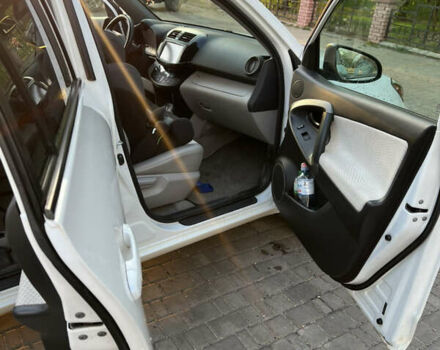 Тойота RAV4 EV 2014 в Владимирце на Automoto.ua Белый Тойота RAV4 EV, объемом двигателя 0 л и пробегом 180 тыс. км за 10000 $, фото 3 на Automoto.ua