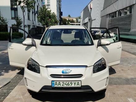 Тойота RAV4 EV 2012 в Киеве на Automoto.ua Белый Тойота RAV4 EV, объемом двигателя 0 л и пробегом 180 тыс. км за 10900 $, фото 1 на Automoto.ua