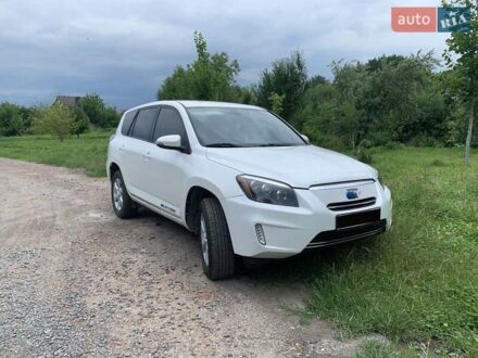 Тойота RAV4 EV 2013 в Ровно на Automoto.ua Белый Тойота RAV4 EV, объемом двигателя 0 л и пробегом 93 тыс. км за 13700 $, фото 1 на Automoto.ua