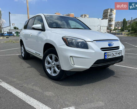 Белый Тойота RAV4 EV, объемом двигателя 0 л и пробегом 226 тыс. км за 8500 $, фото 1 на Automoto.ua