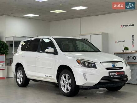 Тойота RAV4 EV 2013 в Киеве на Automoto.ua Белый Тойота RAV4 EV, объемом двигателя 0 л и пробегом 238 тыс. км за 8990 $, фото 1 на Automoto.ua