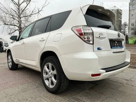 Тойота RAV4 EV 2013 у Харкові на Automoto.ua Білий Тойота RAV4 EV, об'ємом двигуна 0 л та пробігом 147 тис. км за 14400 $, фото 1 на Automoto.ua