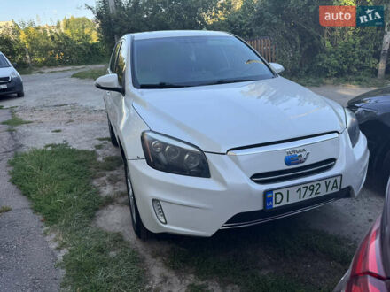 Белый Тойота RAV4 EV, объемом двигателя 0 л и пробегом 158 тыс. км за 10400 $, фото 1 на Automoto.ua