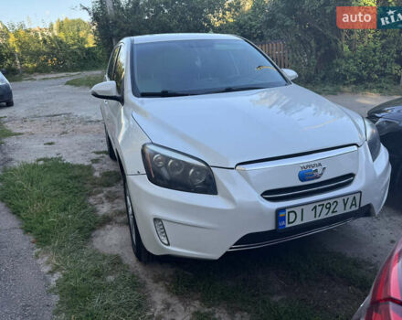 Белый Тойота RAV4 EV, объемом двигателя 0 л и пробегом 158 тыс. км за 10400 $, фото 1 на Automoto.ua