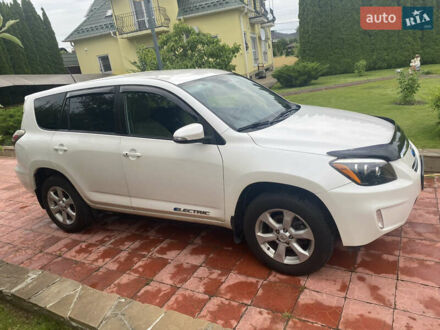 Тойота RAV4 EV 2014 в Киеве на Automoto.ua Белый Тойота RAV4 EV, объемом двигателя 0 л и пробегом 183 тыс. км за 12850 $, фото 1 на Automoto.ua