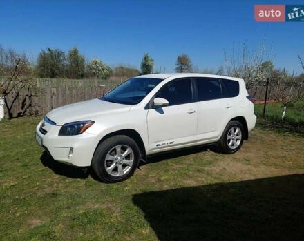 Білий Тойота RAV4 EV, об'ємом двигуна 0 л та пробігом 220 тис. км за 11500 $, фото 1 на Automoto.ua