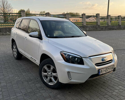 Белый Тойота RAV4 EV, объемом двигателя 0 л и пробегом 180 тыс. км за 10000 $, фото 1 на Automoto.ua