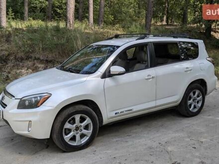 Тойота RAV4 EV 2014 в Киеве на Automoto.ua Белый Тойота RAV4 EV, объемом двигателя 0 л и пробегом 168 тыс. км за 13700 $, фото 1 на Automoto.ua