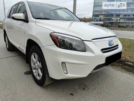 Тойота RAV4 EV 2014 у Києві на Automoto.ua Тойота RAV4 EV, об'ємом двигуна 0 л та пробігом 215 тис. км за 14200 $, фото 1 на Automoto.ua