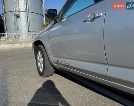 Тойота RAV4 EV 2013 в Киеве на Automoto.ua Серый Тойота RAV4 EV, объемом двигателя 0 л и пробегом 97 тыс. км за 11900 $, фото 1 на Automoto.ua