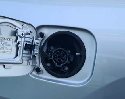 Серый Тойота RAV4 EV, объемом двигателя 0 л и пробегом 130 тыс. км за 8950 $, фото 9 на Automoto.ua