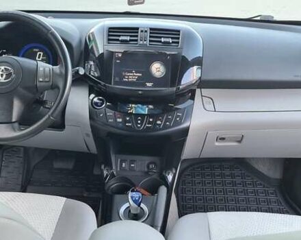 Серый Тойота RAV4 EV, объемом двигателя 0 л и пробегом 130 тыс. км за 8950 $, фото 3 на Automoto.ua