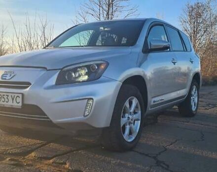 Серый Тойота RAV4 EV, объемом двигателя 0 л и пробегом 130 тыс. км за 8950 $, фото 18 на Automoto.ua